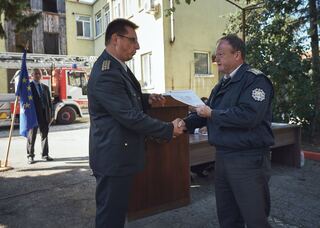 Пожарникари и доброволци с отличия по повод професионалния празник на пожарната 14-ти септември
