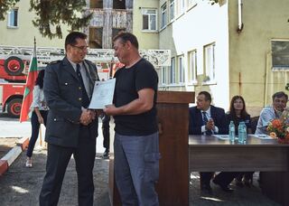 Пожарникари и доброволци с отличия по повод професионалния празник на пожарната 14-ти септември