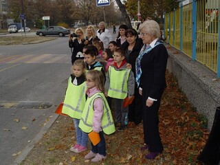 Деца от подготвителна група при ОДЗ „Слънчо” в Пазарджик участваха в съвместна акция с екипи на сектор „Пътна полиция” при ОДМВР-Пазарджик
