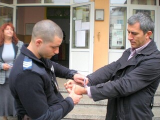 Полицаи гостуваха на деца от Начално училище „Васил Левски” в Пазарджик.