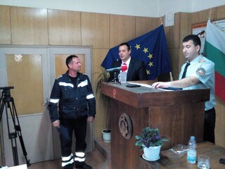 Пожарникари и спасители от структурите на Регионалната дирекция „Пожарна безопасност и защита на населението” в Пазарджик участвали в преодоляването на бедственото положение на територията на региона през месец март тази година бяха награде...