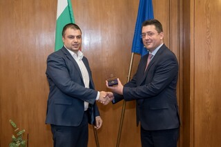 Министърът на вътрешните работи г-н Пламен Узунов награди старши комисар Йордан Рогачев 