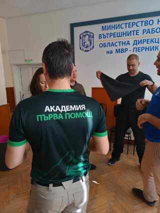 Полицаи и спасители преминаха курс по първа долекарска помощ