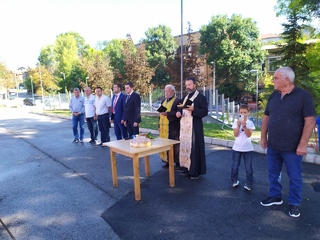 С водосвет за здраве и благоденствие и поднасяне на венци и цветя на паметните плочи на загинали пожарникари бе отбелязан професионалния празник на пернишките огнеборци – 14 септември