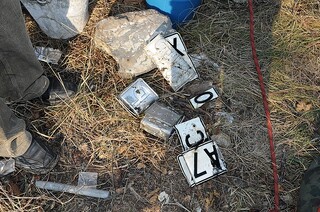 Пернишки криминалисти иззеха части и вещи от над 10 крадени автомобила и наркотично вещество от къща в Радомирско