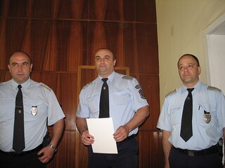 Наградиха 28 пернишки полицаи и пожарникари за спасителните дейности през тежката зима