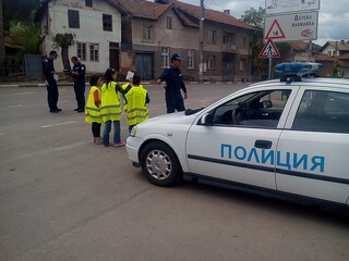 Ученици от брпезнишкото с. Ноевци участваха в акция по метода на «Широкообхватния контрол»