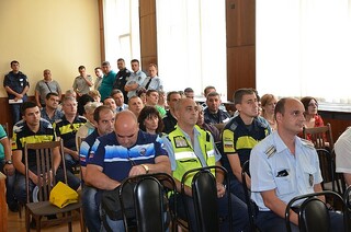 46 полицаи и 15 пожарникари наградени за празника на МВР 