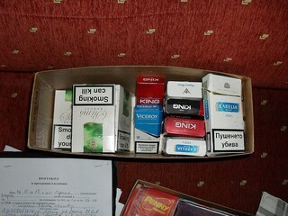 Пернишки полицаи иззеха голямо количество контрабандни цигари и нарязан тютюн