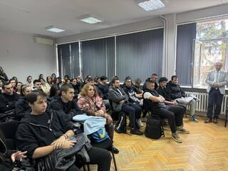 Днес се проведе среща с възпитаници на Гимназия с преподаване на чужди езици „Димитър Димов“– Плевен и полицаи от сектор „Пътна полиция“ при ОДМВР - Плевен