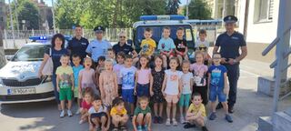 Вчера полицаи от Второ РУ - Плевен гостуваха на малчуганите от детска градина "Щурче"