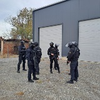 Служители на ГДБОП разбиха депо с контрабандни цигари за 8 милиона лева