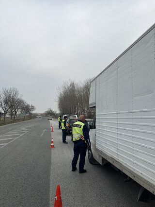 Десетки проверени автомобили и лица при спецакция от служители на РУ-Раковски