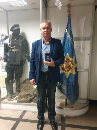 Комисар Костадин Костов с отличие след дългогодишна професионална кариера в МВР