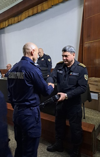 Още 50 нови пистолети се зачисляват към въоръжението на пловдивската полиция