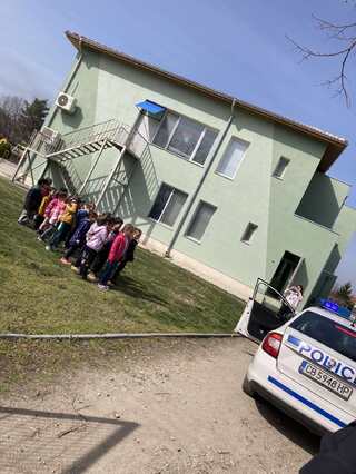Полицаи от РУ-Труд с открити уроци пред ученици от основни училища в Община „Марица”