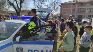 Полицаи от РУ-Труд с открити уроци пред ученици от основни училища в Община „Марица”