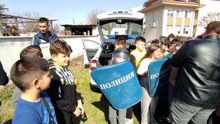 Полицаи от РУ-Труд с открити уроци пред ученици от основни училища в Община „Марица”