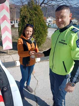 Пловдивската полиция с жест на уважение към всички жени зад волана днес