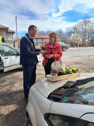 Пловдивската полиция с жест на уважение към всички жени зад волана днес
