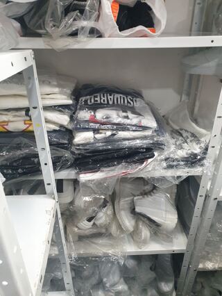 Собственичка на търговско дружество бе задържана за незаконно разпространение на фалшиви маркови стоки
