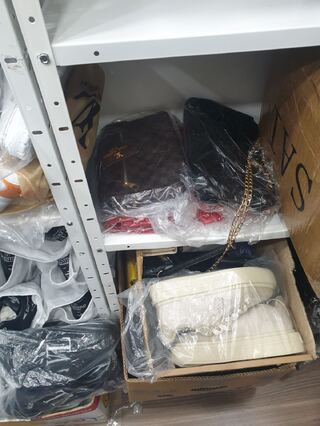 Собственичка на търговско дружество бе задържана за незаконно разпространение на фалшиви маркови стоки