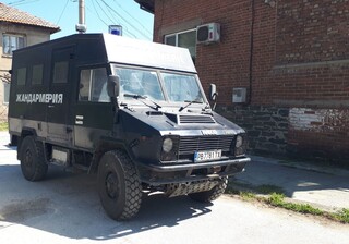 Множество лица, автомобили и адреси са проверени при спецакция вчера на територията на РУ-Стамболийски