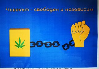 Ученици подариха на полицията рисунки, вдъхновени от инициативата  „Избери живота!“