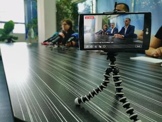 Пловдивската полиция задържа председателя на една от ТЕЛК-овите лекарските комисии. Случаят е свързан с издаването на фиктивни болнични листове и здравни документи.  