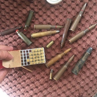 Двама са задържани в ареста на РУ Раковски за  притежание на незаконни боеприпаси и дрога    