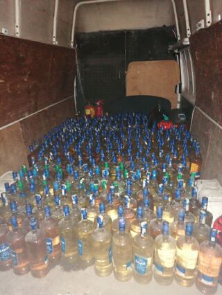 Полицията иззе  над 2 тона нелегален алкохол от избените помещения на 62 годишен пловдивчанин