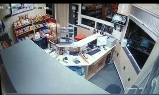 В резултат на предприети незабавни оперативни действия криминалисти на Пловдив и РУ-Труд задържаха извършител на въоръжен грабеж  ​