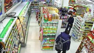 Полицията издирва мъж, взел забравено портмоне в магазин в Пловдив  