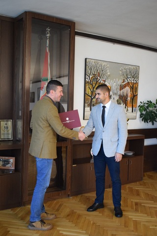 СЛУЖИТЕЛ НА СЕКТОР „КРИМИНАЛНА ПСИХОЛОГИЯ“ ПОЛУЧИ ДИПЛОМ ЗА ДОКТОРСКА СТЕПЕН ПО ПСИХОЛОГИЯ
