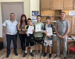 Три момчета получиха грамоти за добросъвестна постъпка от началника на РУ-Исперих