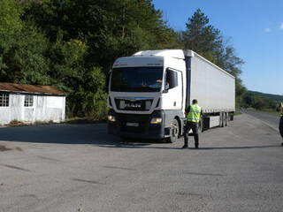 Близо 150 товарни автомобила и автобуса проверени при акция по ROADPOL