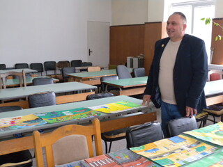 Признат в страната и чужбина художник оценява рисунките в конкурса „Аз и Детското полицейско управление“