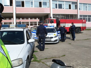 Полицейски служители заловиха "терорист" в Лозница