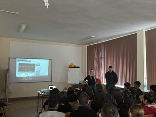 ПОСЛЕДИЦИТЕ ОТ УПОТРЕБАТА НА АЛКОХОЛ И НАРКОТИЦИ БЕ ТЕМАТА ДИСКУТИРАНА ДНЕС С УЧЕНИЦИ В ГР. ДВЕ МОГИЛИ