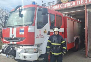 ТЕОДОР ДОСЕВ Е ПОЖАРНИКАРЯТ ОТ РУСЕ СПАСИЛ ОТ ОПОЖАРЯВАНЕ ХОТЕЛ В ПЛИСКА