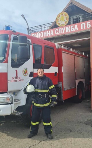ТЕОДОР ДОСЕВ Е ПОЖАРНИКАРЯТ ОТ РУСЕ СПАСИЛ ОТ ОПОЖАРЯВАНЕ ХОТЕЛ В ПЛИСКА