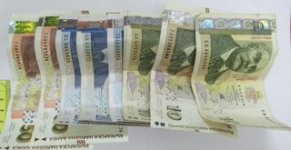 Полицейски служители на ОДМВР-Русе задържаха три лица притежаващи и разпространяващи наркотични вещества