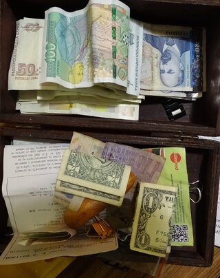 Полицейски служители на ОДМВР-Русе задържаха три лица притежаващи и разпространяващи наркотични вещества