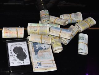 Различни видове наркотични вещества, оръжие, боеприпаси и голяма парична сума иззеха при спецакция служители на ОДМВР-Русе