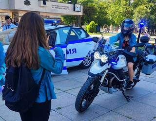 ПОЛИЦАИ ОТ РУСЕНСКО СЕ ВКЛЮЧИХА В ИНИЦИИРАНИТЕ ДНЕС В ЦЯЛАТА СТРАНА ТЕМАТИЧНИ СЪБИТИЯ ЗА ДЕНЯ НА БЕЗОПАСНОСТТА НА ДВИЖЕНИЕТО ПО ПЪТИЩАТА