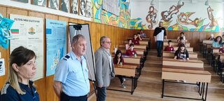 ПОЛИЦАИ ГОСТУВАХА ДНЕС В ОСНОВНО УЧИЛИЩЕ "БРАТЯ МИЛАДИНОВИ" В РУСЕ