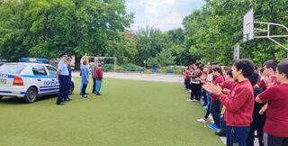 ПОЛИЦАИ ГОСТУВАХА ДНЕС В ОСНОВНО УЧИЛИЩЕ "БРАТЯ МИЛАДИНОВИ" В РУСЕ