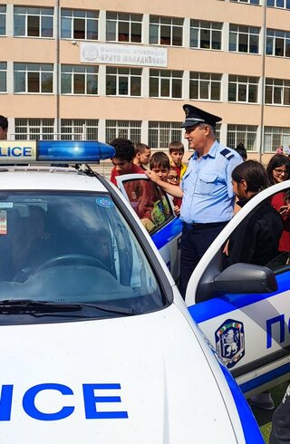 ПОЛИЦАИ ГОСТУВАХА ДНЕС В ОСНОВНО УЧИЛИЩЕ "БРАТЯ МИЛАДИНОВИ" В РУСЕ