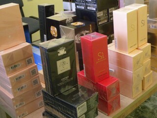 ВЪВ ВЕТОВО ИЗЗЕХА ГОЛЯМО КОЛИЧЕСТВО ПАРФЮМИ, ПРЕДНАЗНАЧЕНИ ЗА НЕРЕГЛАМЕНТИРАНА ПРОДАЖБА В ИНТЕРНЕТ