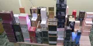 ВЪВ ВЕТОВО ИЗЗЕХА ГОЛЯМО КОЛИЧЕСТВО ПАРФЮМИ, ПРЕДНАЗНАЧЕНИ ЗА НЕРЕГЛАМЕНТИРАНА ПРОДАЖБА В ИНТЕРНЕТ